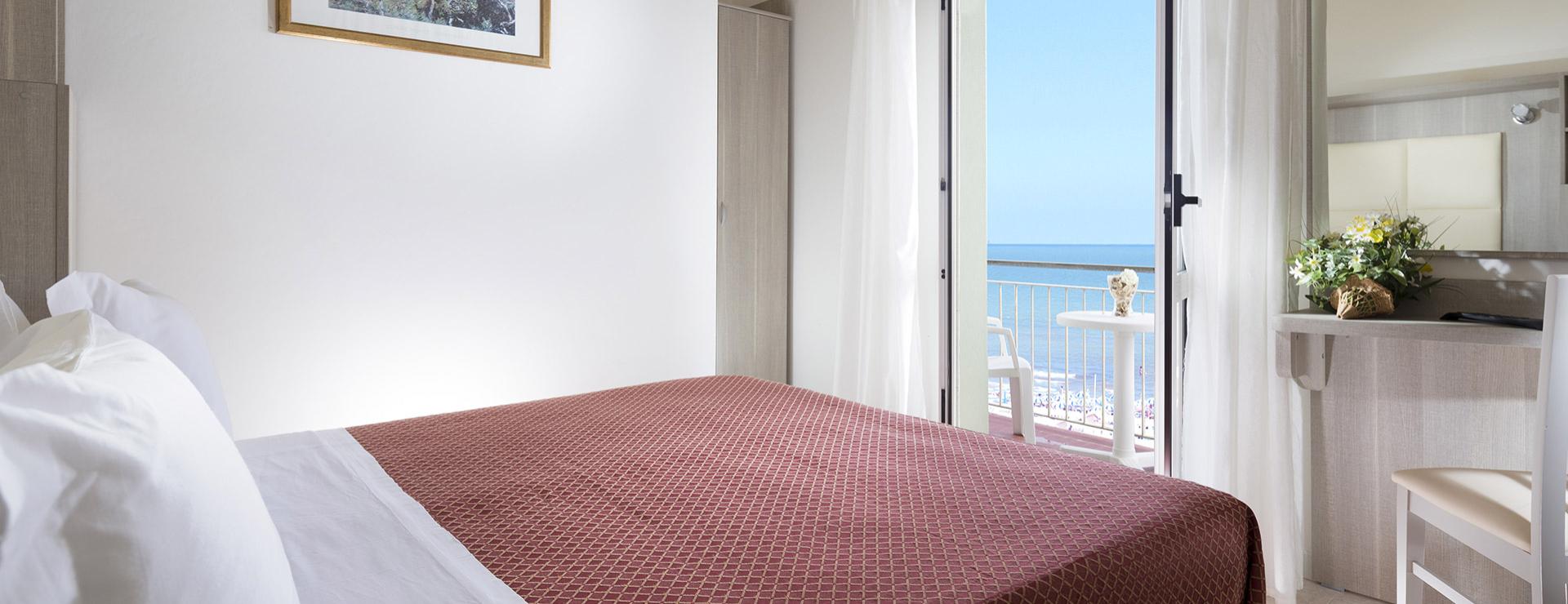 veladorohotel it camere-hotel-3-stelle-rimini 003