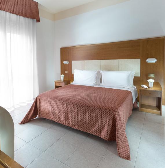 veladorohotel it camere-hotel-3-stelle-rimini 006